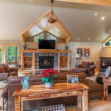 585 Knotty Pine - Gorgoeous Moutain Home